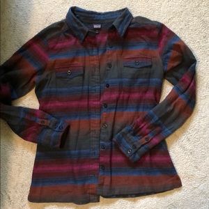 Women’s Patagonia long sleeve button-up shirt